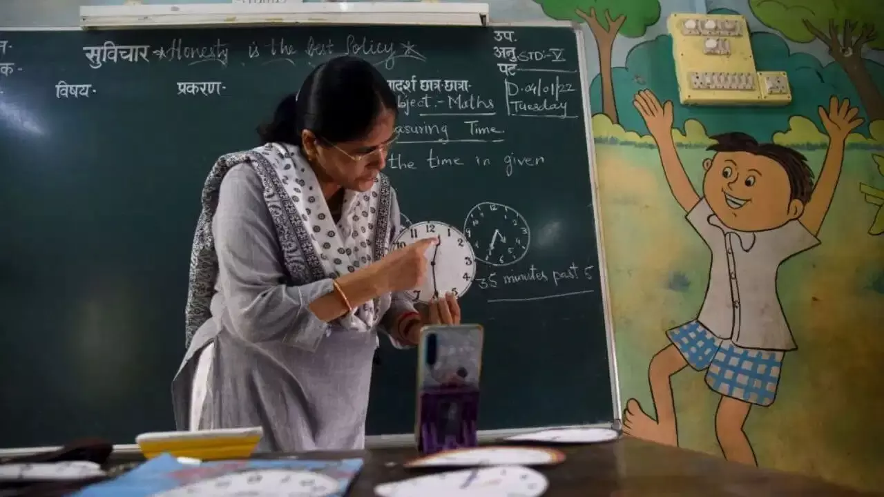 Coaching Industry: రూ.1.41 లక్షల కోట్ల కోచింగ్ సామ్రాజ్యానికి బిగ్ షాక్.. ప్రధాని ప్రకటనతో మార్కెట్లో కలకలం Coaching Industry: రూ.1.41 లక్షల కోట్ల కోచింగ్ సామ్రాజ్యానికి బిగ్ షాక్.. ప్రధాని ప్రకటనతో మార్కెట్లో కలకలం