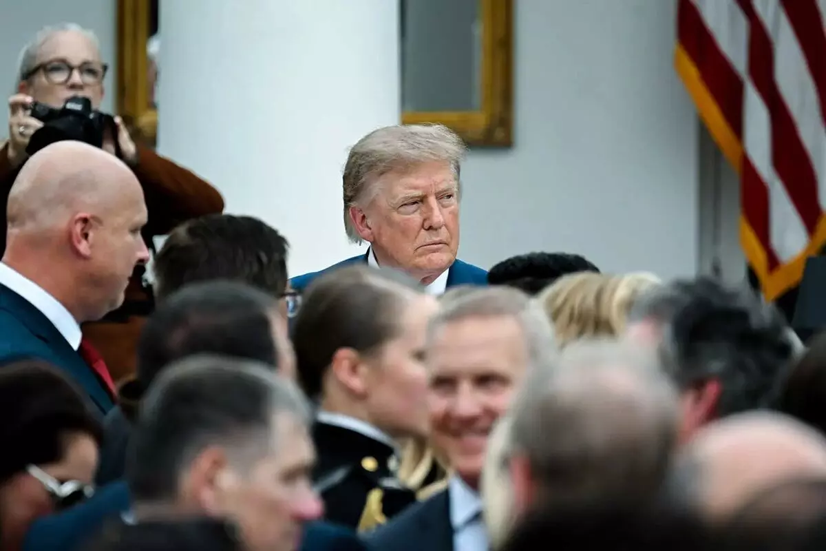 Trump: ఇరాన్పై ట్రంప్ ఆర్థిక యుద్ధం.. ఒత్తిడితో పాలనను కూల్చే వ్యూహం Trump: ఇరాన్పై ట్రంప్ ఆర్థిక యుద్ధం.. ఒత్తిడితో పాలనను కూల్చే వ్యూహం