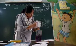 Coaching Industry: రూ.1.41 లక్షల కోట్ల కోచింగ్ సామ్రాజ్యానికి బిగ్ షాక్.. ప్రధాని ప్రకటనతో మార్కెట్లో కలకలం Coaching Industry: రూ.1.41 లక్షల కోట్ల కోచింగ్ సామ్రాజ్యానికి బిగ్ షాక్.. ప్రధాని ప్రకటనతో మార్కెట్లో కలకలం