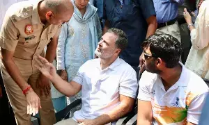 Rahul Gandhi: పెల్లెట్ గన్లతో విద్యార్థి గాయం.. ఎఫ్ఐఆర్ కోసం పార్లమెంట్ స్ట్రీట్ పోలీస్ స్టేషన్ బయట రాహుల్ గాంధీ ధర్నా Rahul Gandhi: పెల్లెట్ గన్లతో విద్యార్థి గాయం.. ఎఫ్ఐఆర్ కోసం పార్లమెంట్ స్ట్రీట్ పోలీస్ స్టేషన్ బయట రాహుల్ గాంధీ ధర్నా