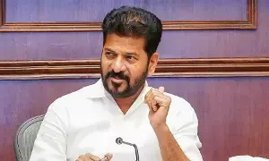 CM Revanth Reddy: సురేఖ కూతురు వ్యాఖ్యలపై సీఎం రేవంత్కు తీవ్ర ఆగ్రహం.. పార్టీలో చర్యలు తప్పవని హెచ్చరిక CM Revanth Reddy: సురేఖ కూతురు వ్యాఖ్యలపై సీఎం రేవంత్కు తీవ్ర ఆగ్రహం.. పార్టీలో చర్యలు తప్పవని హెచ్చరిక