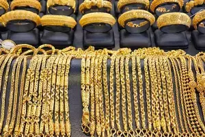 Gold Tax: ఇంట్లో పాత నగలు మార్చి కొత్తవి కొంటే ట్యాక్స్ పడుతుందా?.. చట్టం ఏం చెబుతోందంటే Gold Tax: ఇంట్లో పాత నగలు మార్చి కొత్తవి కొంటే ట్యాక్స్ పడుతుందా?.. చట్టం ఏం చెబుతోందంటే