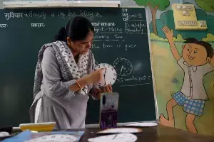 Coaching Industry: రూ.1.41 లక్షల కోట్ల కోచింగ్ సామ్రాజ్యానికి బిగ్ షాక్.. ప్రధాని ప్రకటనతో మార్కెట్లో కలకలం Coaching Industry: రూ.1.41 లక్షల కోట్ల కోచింగ్ సామ్రాజ్యానికి బిగ్ షాక్.. ప్రధాని ప్రకటనతో మార్కెట్లో కలకలం
