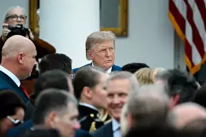 Trump: ఇరాన్పై ట్రంప్ ఆర్థిక యుద్ధం.. ఒత్తిడితో పాలనను కూల్చే వ్యూహం Trump: ఇరాన్పై ట్రంప్ ఆర్థిక యుద్ధం.. ఒత్తిడితో పాలనను కూల్చే వ్యూహం