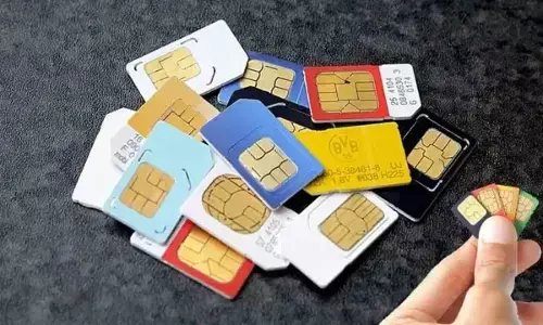 SIM Card New Rules: మీ పేరు మీద ఎన్ని సిమ్లు ఉన్నాయో చెక్ చేసుకున్నారా?.. ఈ రూల్స్ ఉల్లంఘిస్తే షాకే SIM Card New Rules: మీ పేరు మీద ఎన్ని సిమ్లు ఉన్నాయో చెక్ చేసుకున్నారా?.. ఈ రూల్స్ ఉల్లంఘిస్తే షాకే