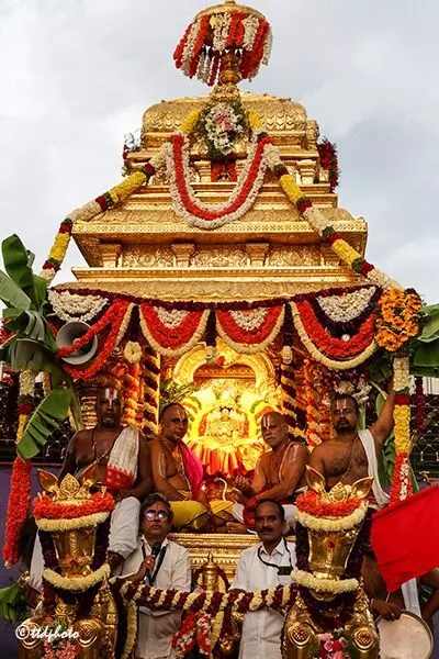 Goddess Padmavathi: స్వర్ణరథంపై ఊరేగుతూ భక్తులను కటాక్షించిన శ్రీ పద్మావతి అమ్మవారు Goddess Padmavathi: స్వర్ణరథంపై ఊరేగుతూ భక్తులను కటాక్షించిన శ్రీ పద్మావతి అమ్మవారు