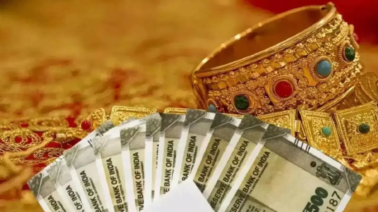 Gold Loan:గోల్డ్ లోన్ వ్యాపారంలోకి బడా కార్పొరేట్ దిగ్గజాలు.. టాటా, బిర్లా, గోద్రేజ్ అసలు సీక్రెట్ ఇదే Gold Loan:గోల్డ్ లోన్ వ్యాపారంలోకి బడా కార్పొరేట్ దిగ్గజాలు.. టాటా, బిర్లా, గోద్రేజ్ అసలు సీక్రెట్ ఇదే