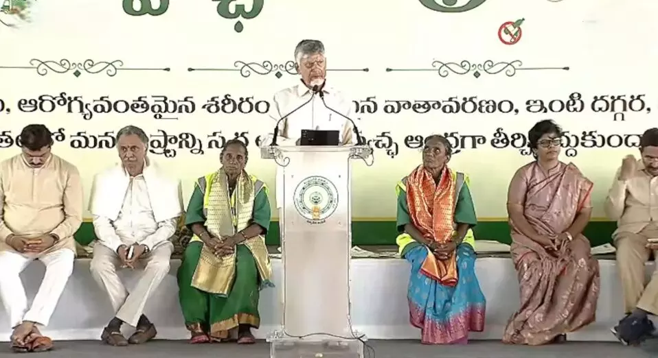 CM Chandrababu: సెప్టెంబర్లోనే విశాఖ–అనకాపల్లికి గోదావరి జలాలు.. అభివృద్ధితో పాటు స్వచ్ఛతే ప్రభుత్వ లక్ష్యం: సీఎం చంద్రబాబు CM Chandrababu: సెప్టెంబర్లోనే విశాఖ–అనకాపల్లికి గోదావరి జలాలు.. అభివృద్ధితో పాటు స్వచ్ఛతే ప్రభుత్వ లక్ష్యం: సీఎం చంద్రబాబు