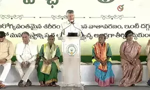 CM Chandrababu: సెప్టెంబర్లోనే విశాఖ–అనకాపల్లికి గోదావరి జలాలు.. అభివృద్ధితో పాటు స్వచ్ఛతే ప్రభుత్వ లక్ష్యం: సీఎం చంద్రబాబు CM Chandrababu: సెప్టెంబర్లోనే విశాఖ–అనకాపల్లికి గోదావరి జలాలు.. అభివృద్ధితో పాటు స్వచ్ఛతే ప్రభుత్వ లక్ష్యం: సీఎం చంద్రబాబు
