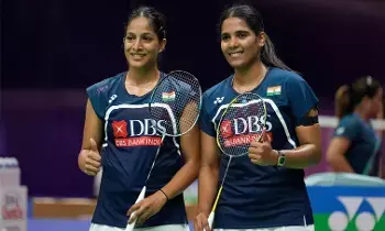 World Badminton Championships:  వరల్డ్ బ్యాడ్మింటన్ చాంపియన్‌షిప్‌లో సంచలనం: పతకం ఖాయం చేసిన ట్రీసా - గాయత్రి జోడీ!