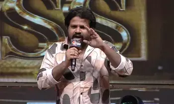 Hyper Aadi: మెగాస్టార్ బర్త్డే వేడుకల్లో హైపర్ ఆది అదుర్స్ స్పీచ్.. నవ్వులు పూయించిన పంచ్లు Hyper Aadi: మెగాస్టార్ బర్త్డే వేడుకల్లో హైపర్ ఆది అదుర్స్ స్పీచ్.. నవ్వులు పూయించిన పంచ్లు