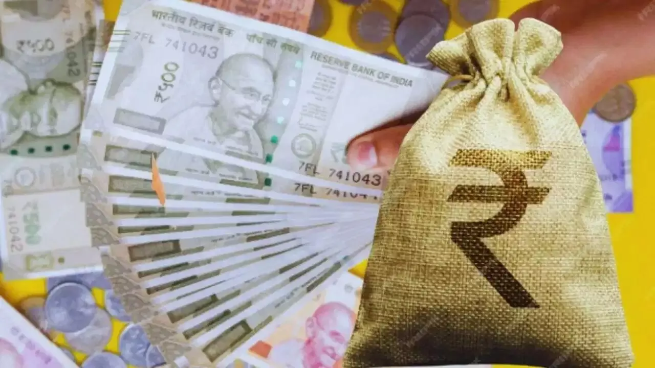 8th Pay Commission: 8వ వేతన సంఘంలో పెరగనున్న కనీస జీతం..7వ పే కమిషన్కు దీనికి ఉన్న 5 తేడాలివే 8th Pay Commission: 8వ వేతన సంఘంలో పెరగనున్న కనీస జీతం..7వ పే కమిషన్కు దీనికి ఉన్న 5 తేడాలివే