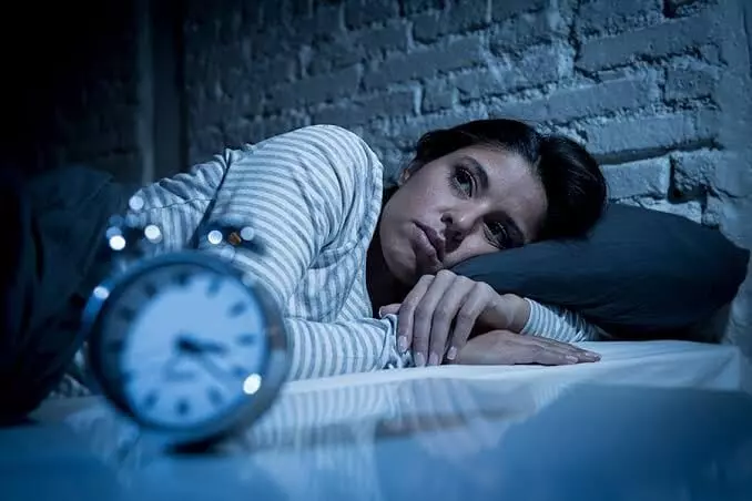 Lack of Sleep Weaken Immunity: నిద్రలేమితో రోగనిరోధక శక్తి బలహీనపడుతుందా? నిపుణులు ఏం చెబుతున్నారు? Lack of Sleep Weaken Immunity: నిద్రలేమితో రోగనిరోధక శక్తి బలహీనపడుతుందా? నిపుణులు ఏం చెబుతున్నారు?
