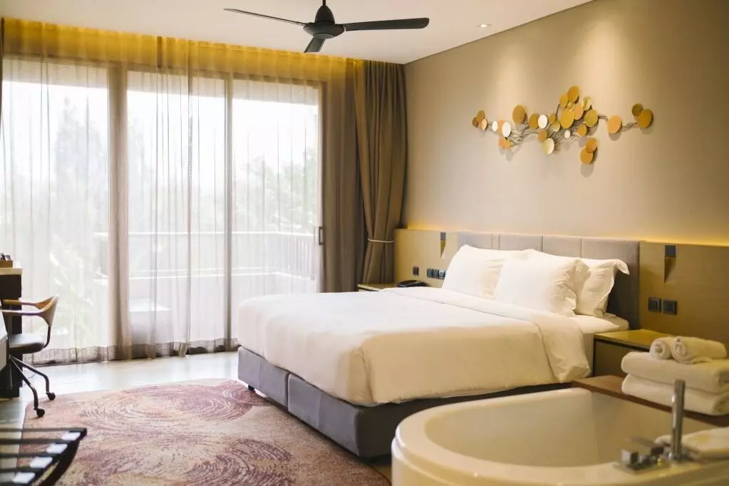 Bedroom Vastu Secrets: పడకగది వాస్తు రహస్యాలు: ఈ చిన్న మార్పులతో మీ ఇంట్లోకి పాజిటివ్ ఎనర్జీ! Bedroom Vastu Secrets: పడకగది వాస్తు రహస్యాలు: ఈ చిన్న మార్పులతో మీ ఇంట్లోకి పాజిటివ్ ఎనర్జీ!