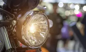 Road Safety: హై-బీమ్ లైట్లకు చెక్.. అక్టోబర్ నుంచి వాహనాలకు కొత్త హెడ్లైట్ నియమాలు Road Safety: హై-బీమ్ లైట్లకు చెక్.. అక్టోబర్ నుంచి వాహనాలకు కొత్త హెడ్లైట్ నియమాలు