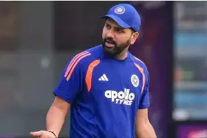 Rohit Sharma: గేమింగ్ ప్రపంచంలోకి హిట్ మ్యాన్ ఎంట్రీ.. ఈ-క్రికెట్ గేమ్లో రోహిత్ శర్మ భారీ పెట్టుబడి Rohit Sharma: గేమింగ్ ప్రపంచంలోకి హిట్ మ్యాన్ ఎంట్రీ.. ఈ-క్రికెట్ గేమ్లో రోహిత్ శర్మ భారీ పెట్టుబడి