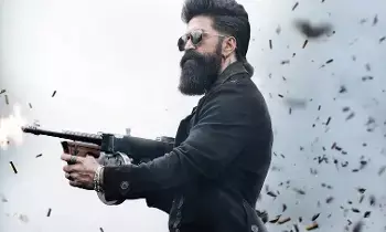 ‘Toxic’ : విడుదలకు ముందే  టాక్సిక్ సునామీ..రూ.30 కోట్ల గ్రాస్