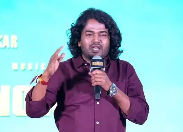 Jabardasth fame Komuram: రవితేజను కొట్టే సీన్ చూసి.. ఏడు ప్రొడక్షన్ హౌస్ల నుంచి ఫోన్లు వచ్చాయి Jabardasth fame Komuram: రవితేజను కొట్టే సీన్ చూసి.. ఏడు ప్రొడక్షన్ హౌస్ల నుంచి ఫోన్లు వచ్చాయి