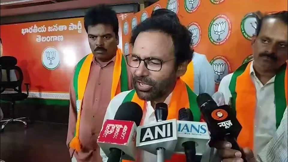 Kishan Reddy: యూఎస్ పర్యటనపై రేవంత్కు క్లారిటీ ఇవ్వాలని కిషన్రెడ్డి డిమాండ్.. మమ్దానీతో భేటీ ఎందుకు? Kishan Reddy: యూఎస్ పర్యటనపై రేవంత్కు క్లారిటీ ఇవ్వాలని కిషన్రెడ్డి డిమాండ్.. మమ్దానీతో భేటీ ఎందుకు?