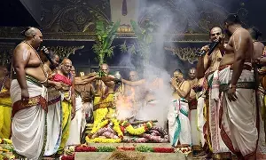 Tirumala Pavitrotsavams: పూర్ణాహుతితో తిరుమలలో ఘనంగా ముగిసిన పవిత్రోత్సవాలు Tirumala Pavitrotsavams: పూర్ణాహుతితో తిరుమలలో ఘనంగా ముగిసిన పవిత్రోత్సవాలు