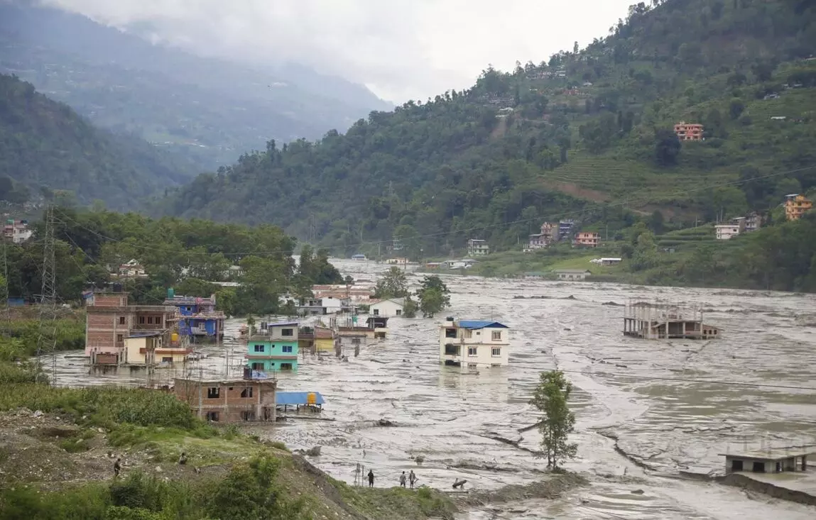 Nepal Floods: నేపాల్ వరదలు: భారత రాయబార కార్యాలయం, రాష్ట్రాలు సహాయం కోసం హెల్ప్లైన్ నంబర్లు విడుదల Nepal Floods: నేపాల్ వరదలు: భారత రాయబార కార్యాలయం, రాష్ట్రాలు సహాయం కోసం హెల్ప్లైన్ నంబర్లు విడుదల