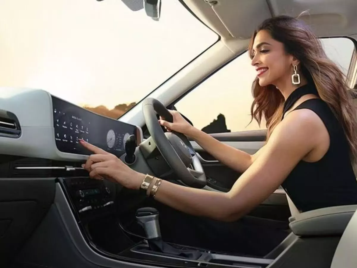 Hyundai Creta: హ్యుందాయ్ లవర్స్కు గుడ్ న్యూస్..తొలిసారి హైబ్రిడ్ ఇంజిన్తో రానున్న క్రెటా Hyundai Creta: హ్యుందాయ్ లవర్స్కు గుడ్ న్యూస్..తొలిసారి హైబ్రిడ్ ఇంజిన్తో రానున్న క్రెటా