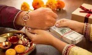 Income Tax: రాఖీ పండుగ గిఫ్టులపై ఐటీ శాఖ కన్ను.. సొంత అన్న ఇచ్చే కానుకలకు టాక్స్ పడుతుందా?