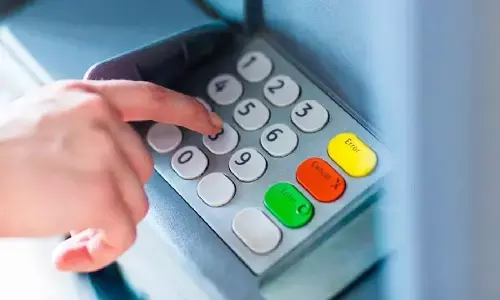 ATM: ఆర్బీఐ షాకింగ్ రిపోర్ట్.. యూపీఐ ధాటికి వేల సంఖ్యలో ఏటీఎంలు క్లోజ్ ATM: ఆర్బీఐ షాకింగ్ రిపోర్ట్.. యూపీఐ ధాటికి వేల సంఖ్యలో ఏటీఎంలు క్లోజ్