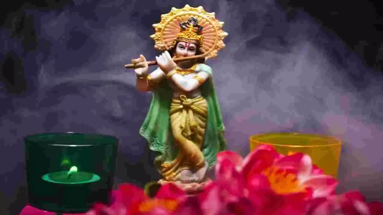 Sri Krishna Janmashtami: శ్రీకృష్ణ జన్మాష్టమి: విశిష్టత, పూజా విధానం, జపించాల్సిన శక్తివంతమైన మంత్రాలు Sri Krishna Janmashtami: శ్రీకృష్ణ జన్మాష్టమి: విశిష్టత, పూజా విధానం, జపించాల్సిన శక్తివంతమైన మంత్రాలు