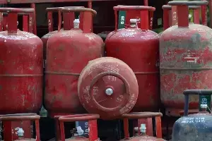 LPG Cylinder: మరో 3 రోజులే టైమ్.. గ్యాస్ సిలిండర్ ఇ-కేవైసీ చేయకపోతే సబ్సిడీ బంద్.. కొత్త రూల్స్ ఇవే LPG Cylinder: మరో 3 రోజులే టైమ్.. గ్యాస్ సిలిండర్ ఇ-కేవైసీ చేయకపోతే సబ్సిడీ బంద్.. కొత్త రూల్స్ ఇవే