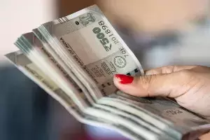 Investment Tips: రోజుకు రూ.100 పొదుపు చేస్తున్నారా? ఆర్డీ, ఎస్ఐపీ, పిపిఎఫ్లలో దేనిలో పెడితే ఎక్కువ లాభం? Investment Tips: రోజుకు రూ.100 పొదుపు చేస్తున్నారా? ఆర్డీ, ఎస్ఐపీ, పిపిఎఫ్లలో దేనిలో పెడితే ఎక్కువ లాభం?