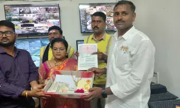 Tirumala Tirupati Devasthanams (TTD): బ్యాగు పొగొట్టుకున్న  భక్తులకు తిరిగి అప్పగింత
