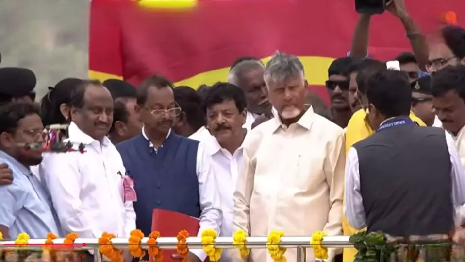 Veligonda Phase-I: వెలిగొండ తొలి దశ జాతికి అంకితం.. కరవు నేలపై కృష్ణమ్మ కొత్త చరిత్ర రాశాం: సీఎం చంద్రబాబు Veligonda Phase-I: వెలిగొండ తొలి దశ జాతికి అంకితం.. కరవు నేలపై కృష్ణమ్మ కొత్త చరిత్ర రాశాం: సీఎం చంద్రబాబు