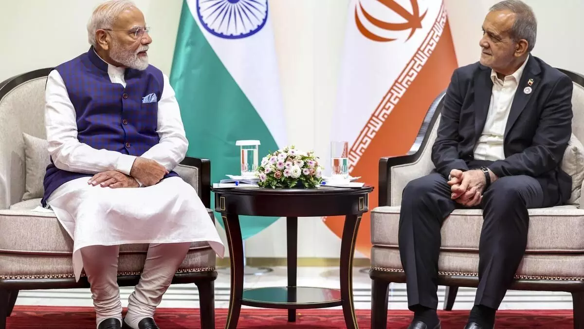 PM Modi: ప్రధాని మోదీ, ఇరాన్ అధ్యక్షుడు పెజెష్కియన్తో బిష్కెక్లో సమావేశం… పశ్చిమాసియా పరిస్థితులపై చర్చ PM Modi: ప్రధాని మోదీ, ఇరాన్ అధ్యక్షుడు పెజెష్కియన్తో బిష్కెక్లో సమావేశం… పశ్చిమాసియా పరిస్థితులపై చర్చ