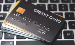 Credit Card: క్రెడిట్ కార్డ్ ఊబిలో కూరుకుపోతున్నారా? ఈ 7 చిట్కాలతో అప్పుల నుంచి బయటపడండి
