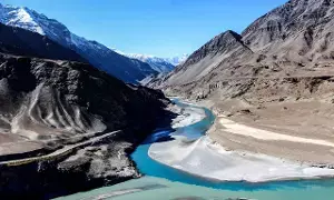 Indus Waters: సింధు జలాల ఒప్పందంపై భారత్ కఠిన వైఖరి.. హేగ్ తీర్పు అమోదయోగ్యం కాదని స్పష్టం Indus Waters: సింధు జలాల ఒప్పందంపై భారత్ కఠిన వైఖరి.. హేగ్ తీర్పు అమోదయోగ్యం కాదని స్పష్టం