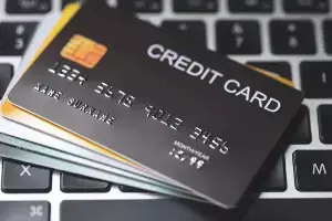 Credit Card: క్రెడిట్ కార్డ్ ఊబిలో కూరుకుపోతున్నారా? ఈ 7 చిట్కాలతో అప్పుల నుంచి బయటపడండి