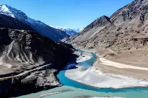 Indus Waters: సింధు జలాల ఒప్పందంపై భారత్ కఠిన వైఖరి.. హేగ్ తీర్పు అమోదయోగ్యం కాదని స్పష్టం Indus Waters: సింధు జలాల ఒప్పందంపై భారత్ కఠిన వైఖరి.. హేగ్ తీర్పు అమోదయోగ్యం కాదని స్పష్టం