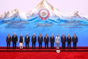 Pakistan PMO: పాక్ పీఎంఓ చేసిన దుర్బుద్ధి.. ఎస్సీఓ గ్రూప్ ఫొటోలో మోదీని క్రాప్ చేసి షేర్ Pakistan PMO: పాక్ పీఎంఓ చేసిన దుర్బుద్ధి.. ఎస్సీఓ గ్రూప్ ఫొటోలో మోదీని క్రాప్ చేసి షేర్