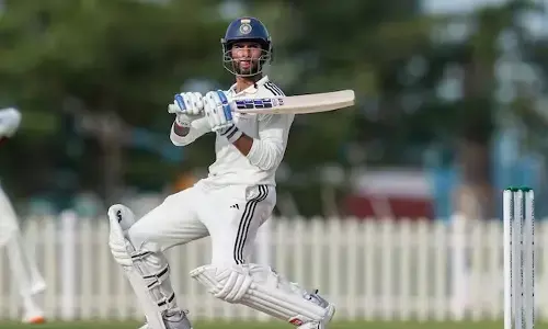 Duleep Trophy: దులీప్ ట్రోఫీ సెమీఫైనల్ లో తిలక్ సెంచరీ.. - సౌత్ జోన్ ఆధిక్యం Duleep Trophy: దులీప్ ట్రోఫీ సెమీఫైనల్ లో తిలక్ సెంచరీ.. - సౌత్ జోన్ ఆధిక్యం