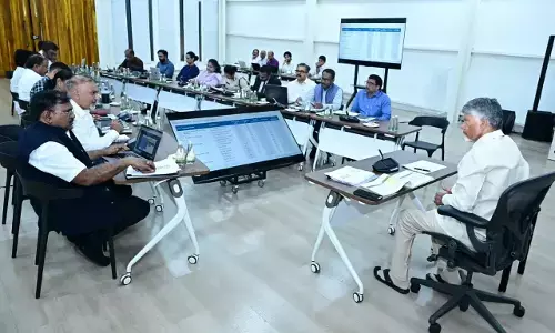 CM Chandrababu: హాస్టళ్లలో వసతులు తల్లిదండ్రులకు వివరించాలి: సీఎం చంద్రబాబు ఆదేశం CM Chandrababu: హాస్టళ్లలో వసతులు తల్లిదండ్రులకు వివరించాలి: సీఎం చంద్రబాబు ఆదేశం