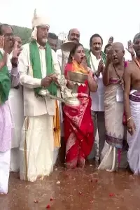CM Chandrababu: పోలవరం ఎడమ కాలువ ద్వారా ఉత్తరాంధ్రకు గోదావరి జలాలు.. జలహారతి ఇచ్చిన సీఎం చంద్రబాబు CM Chandrababu: పోలవరం ఎడమ కాలువ ద్వారా ఉత్తరాంధ్రకు గోదావరి జలాలు.. జలహారతి ఇచ్చిన సీఎం చంద్రబాబు