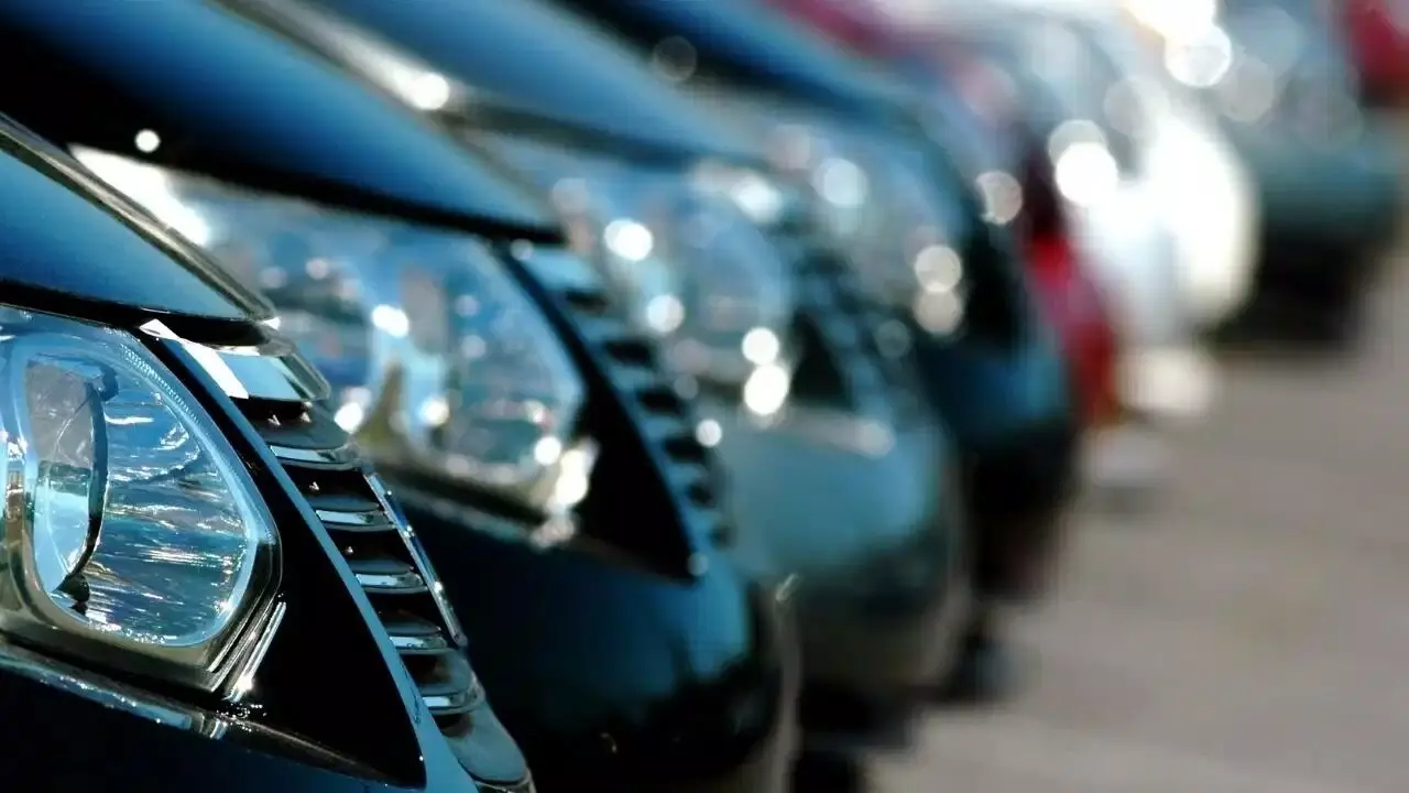 Car Sales: షాకింగ్ సేల్స్ రిపోర్ట్.. ఒక్క నెలలోనే ఇన్ని లక్షల కార్లు కొనేశారా ? Car Sales: షాకింగ్ సేల్స్ రిపోర్ట్.. ఒక్క నెలలోనే ఇన్ని లక్షల కార్లు కొనేశారా ?