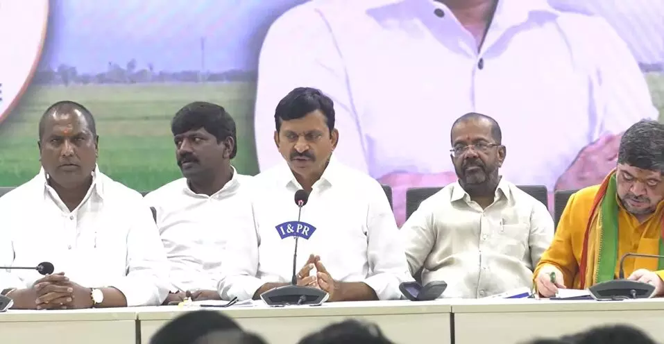 Minister Ponguleti: కేటీఆర్ హద్దు దాటితే ప్రజాగ్రహం తప్పదు: మంత్రి పొంగులేటి హెచ్చరిక Minister Ponguleti: కేటీఆర్ హద్దు దాటితే ప్రజాగ్రహం తప్పదు: మంత్రి పొంగులేటి హెచ్చరిక