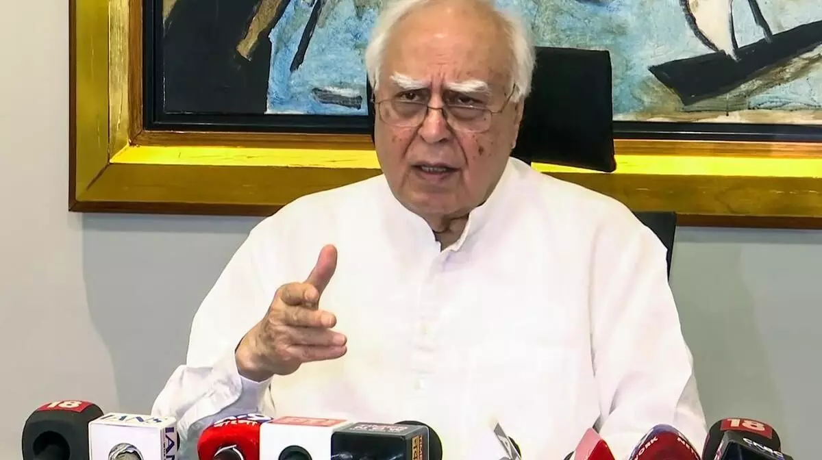 Kapil Sibal: బీజేపీ గెలుపు కోసమే ఎస్ఐఆర్.. భారీ ఓటర్ల తొలగింపులు ఆపాలని సుప్రీంకోర్టులో కపిల్ సిబల్ డిమాండ్ Kapil Sibal: బీజేపీ గెలుపు కోసమే ఎస్ఐఆర్.. భారీ ఓటర్ల తొలగింపులు ఆపాలని సుప్రీంకోర్టులో కపిల్ సిబల్ డిమాండ్