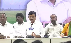 Minister Ponguleti: కేటీఆర్ హద్దు దాటితే ప్రజాగ్రహం తప్పదు: మంత్రి పొంగులేటి హెచ్చరిక Minister Ponguleti: కేటీఆర్ హద్దు దాటితే ప్రజాగ్రహం తప్పదు: మంత్రి పొంగులేటి హెచ్చరిక