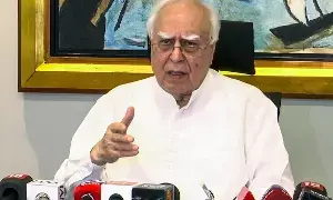 Kapil Sibal: బీజేపీ గెలుపు కోసమే ఎస్ఐఆర్.. భారీ ఓటర్ల తొలగింపులు ఆపాలని సుప్రీంకోర్టులో కపిల్ సిబల్ డిమాండ్ Kapil Sibal: బీజేపీ గెలుపు కోసమే ఎస్ఐఆర్.. భారీ ఓటర్ల తొలగింపులు ఆపాలని సుప్రీంకోర్టులో కపిల్ సిబల్ డిమాండ్