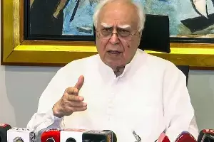 Kapil Sibal: బీజేపీ గెలుపు కోసమే ఎస్ఐఆర్.. భారీ ఓటర్ల తొలగింపులు ఆపాలని సుప్రీంకోర్టులో కపిల్ సిబల్ డిమాండ్ Kapil Sibal: బీజేపీ గెలుపు కోసమే ఎస్ఐఆర్.. భారీ ఓటర్ల తొలగింపులు ఆపాలని సుప్రీంకోర్టులో కపిల్ సిబల్ డిమాండ్