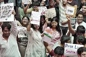 Supreme Court: న్యాయ విద్యార్థులపై బీసీఐకి శిక్షాధికారం లేదు: సుప్రీంకోర్టు కీలక తీర్పు Supreme Court: న్యాయ విద్యార్థులపై బీసీఐకి శిక్షాధికారం లేదు: సుప్రీంకోర్టు కీలక తీర్పు