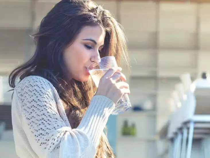 Drinking Cold Water Cause a Cold: చల్లటి నీళ్లు తాగితే జలుబు చేస్తుందా? వైద్య నిపుణులు చెబుతున్న అసలు వాస్తవాలివే.. Drinking Cold Water Cause a Cold: చల్లటి నీళ్లు తాగితే జలుబు చేస్తుందా? వైద్య నిపుణులు చెబుతున్న అసలు వాస్తవాలివే..